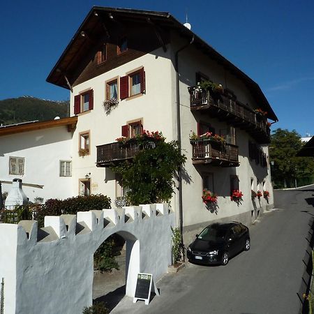 Hotel Garni Sonne Malles Venosta Esterno foto