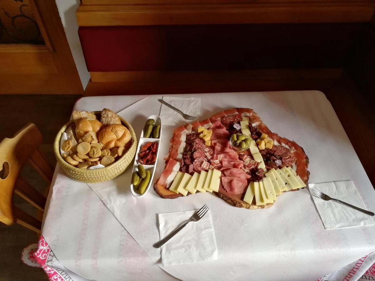 Hotel Garni Sonne Malles Venosta Esterno foto