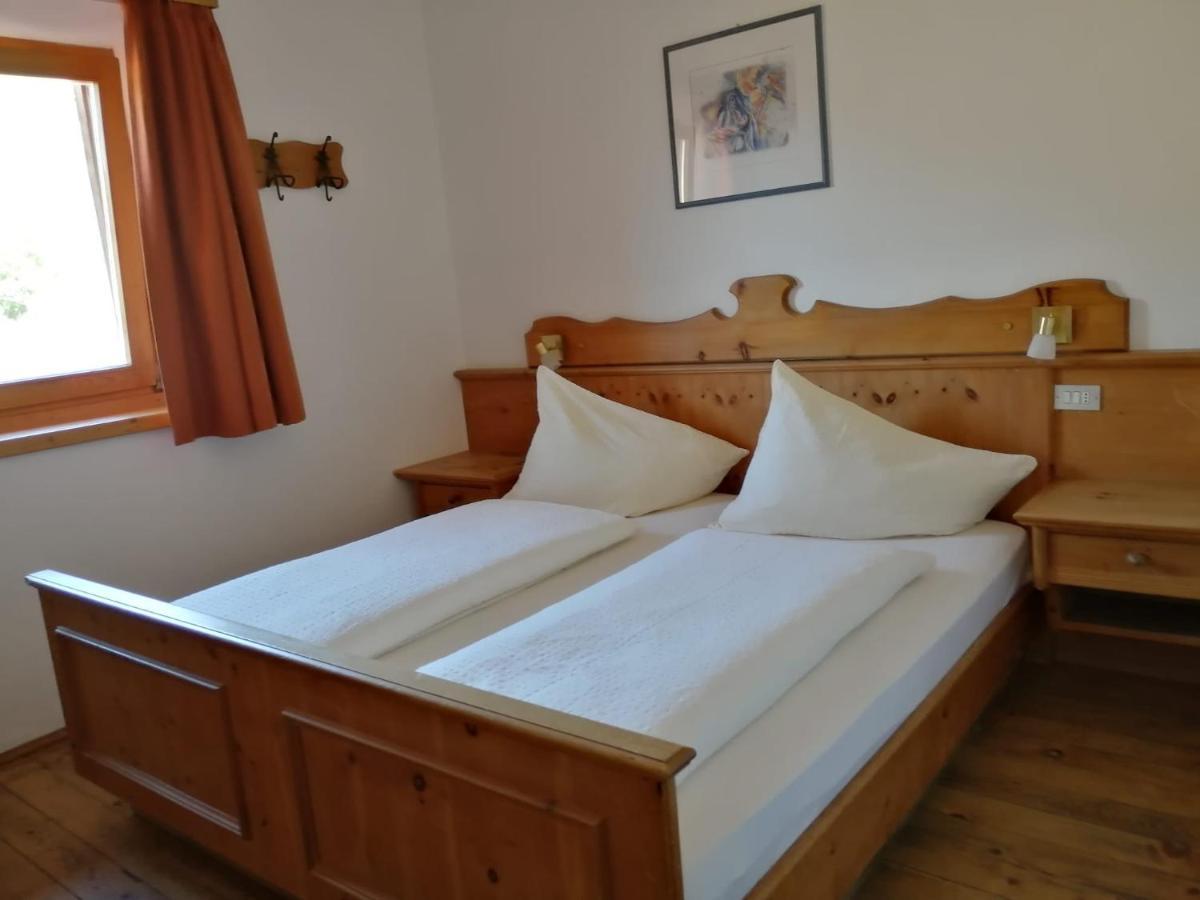 Hotel Garni Sonne Malles Venosta Esterno foto