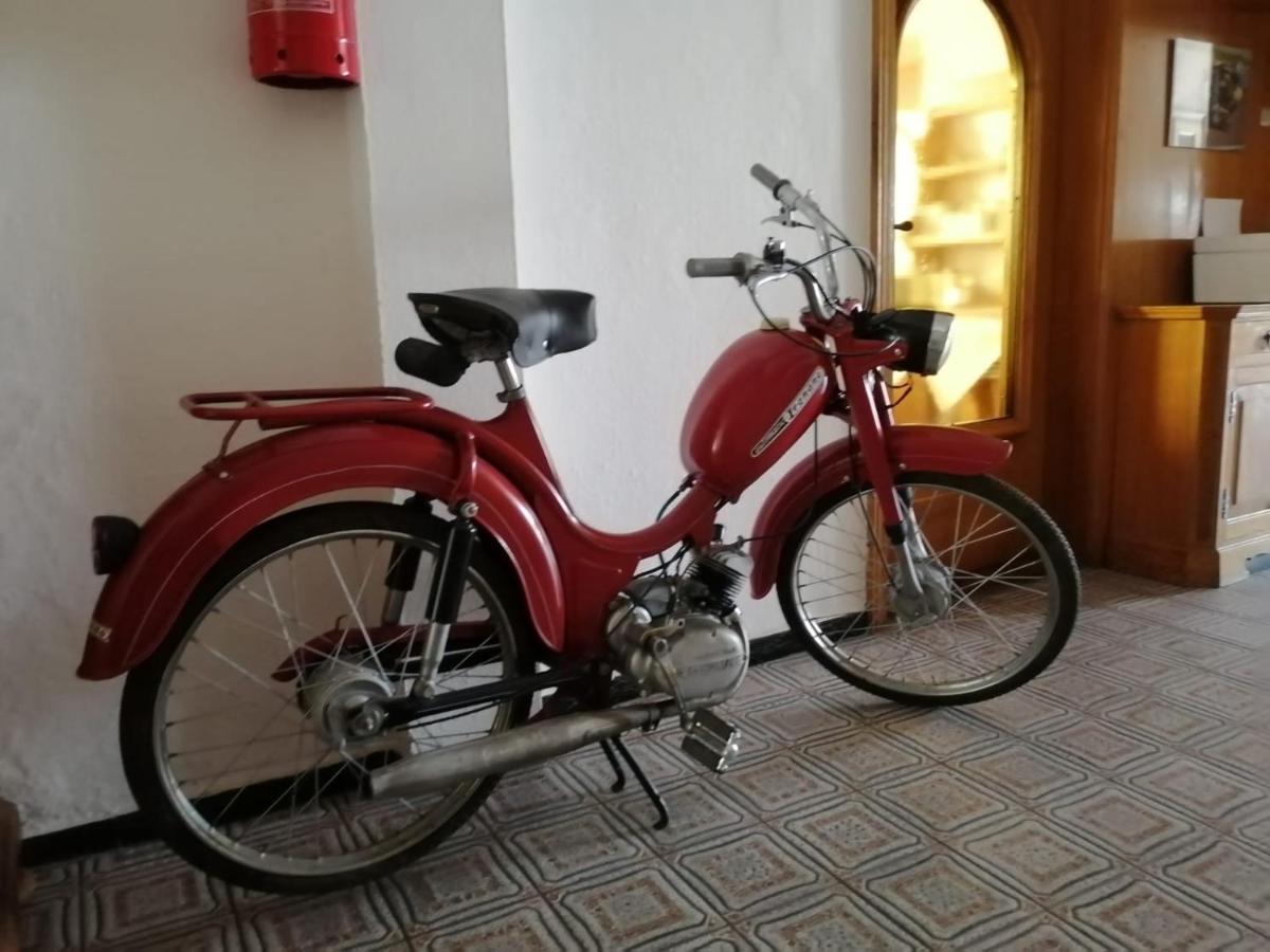 Hotel Garni Sonne Malles Venosta Esterno foto