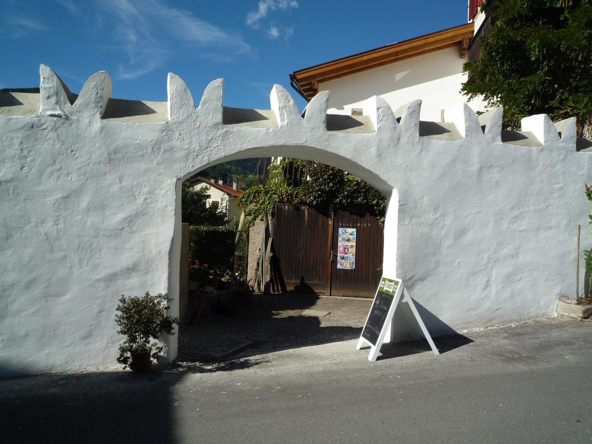 Hotel Garni Sonne Malles Venosta Esterno foto