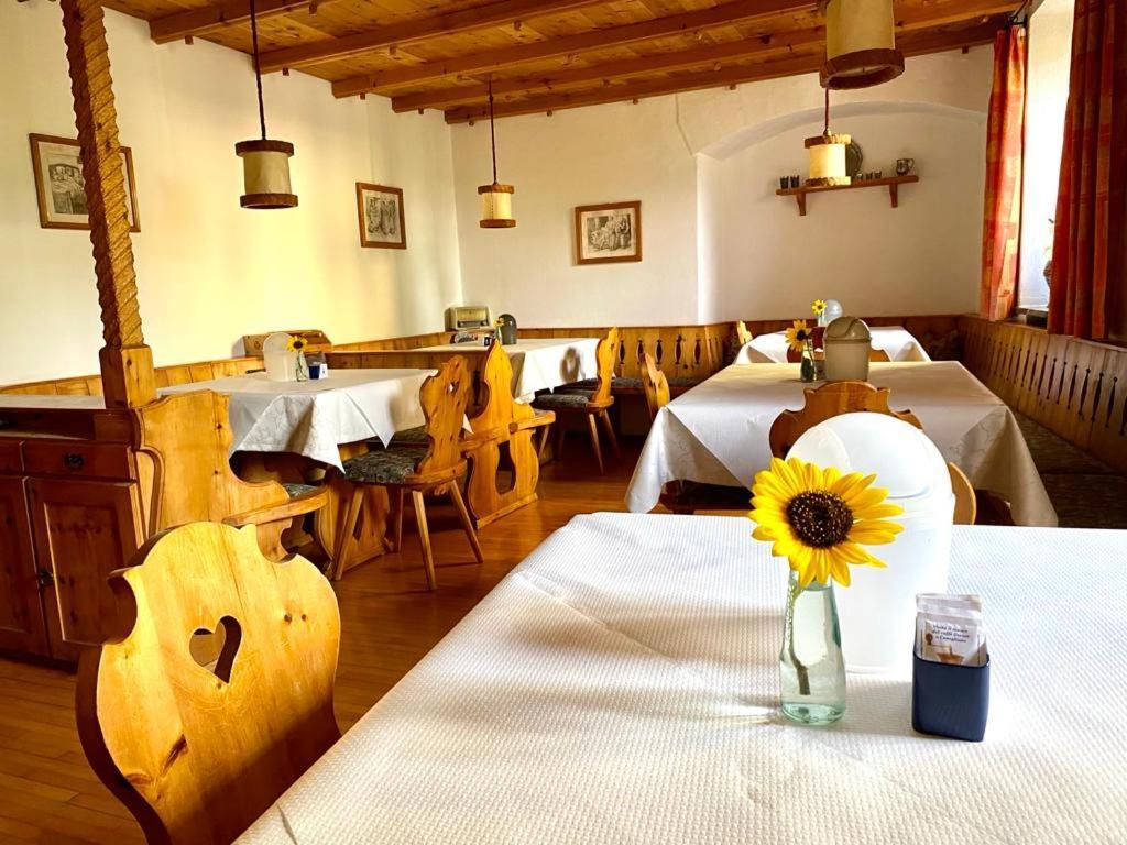 Hotel Garni Sonne Malles Venosta Esterno foto